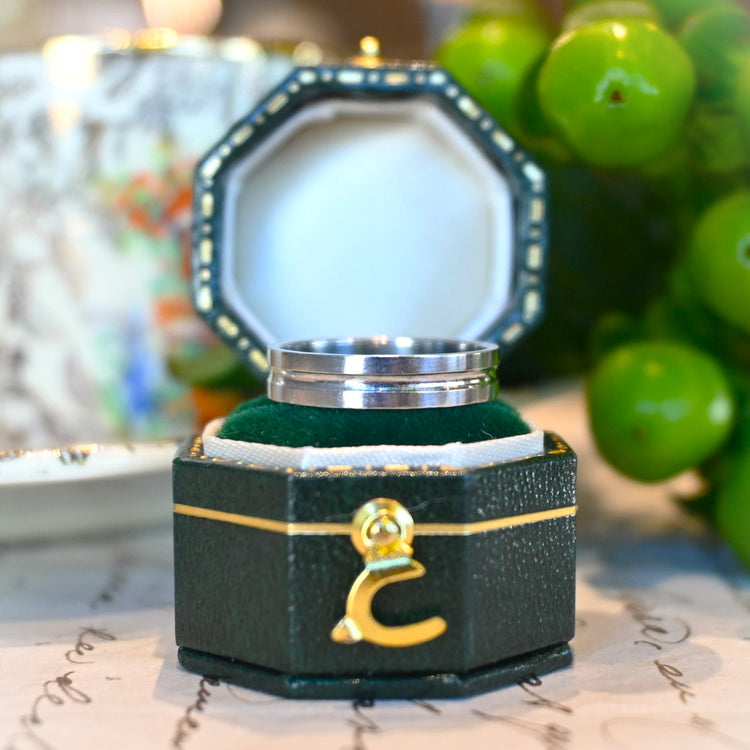 シンプルなラインリング