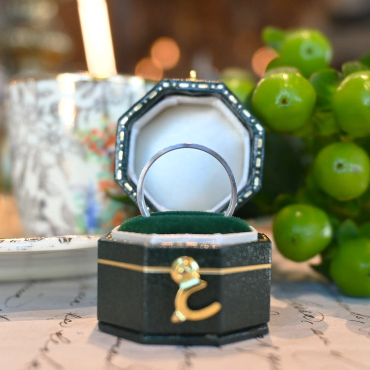 シンプルなラインリング