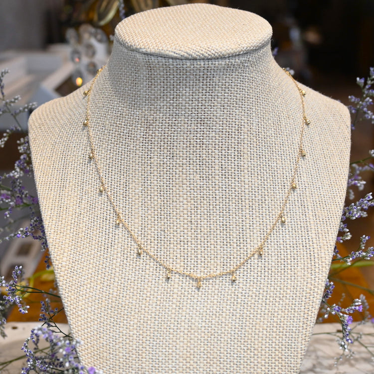 カットボールが可愛く揺れる ゴールドチェーン