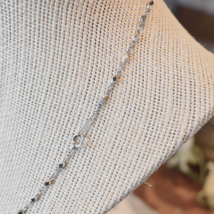 カットボールが美しい プラチナネックレス