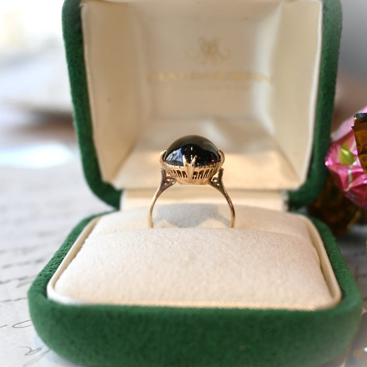 深い色合い ガーネットリング