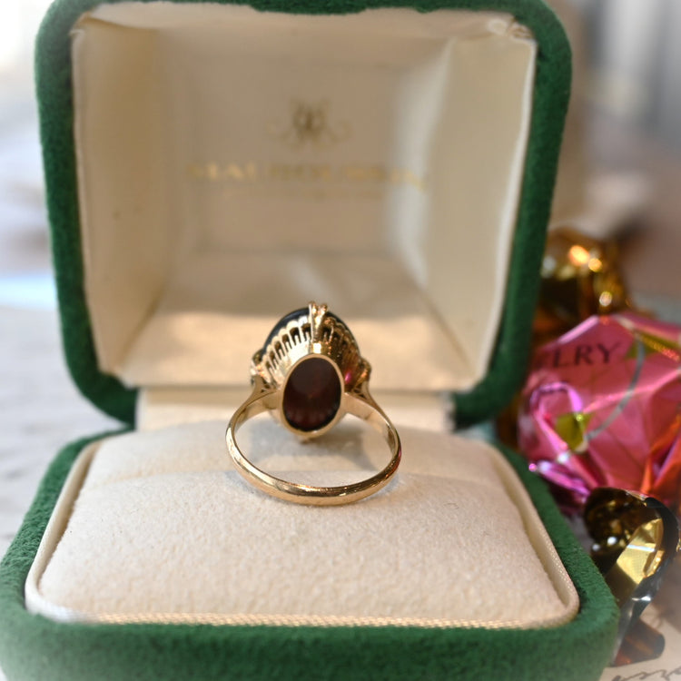 深い色合い ガーネットリング