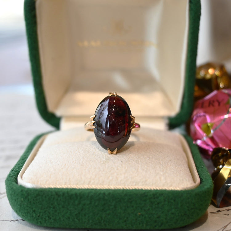 深い色合い ガーネットリング