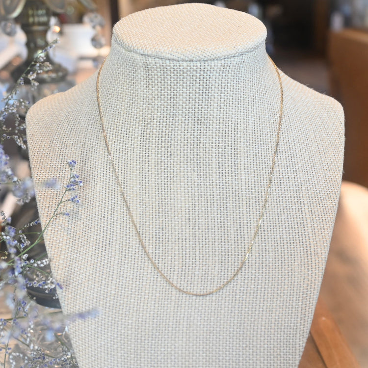 華奢で繊細な輝きの ベネチアンチェーン