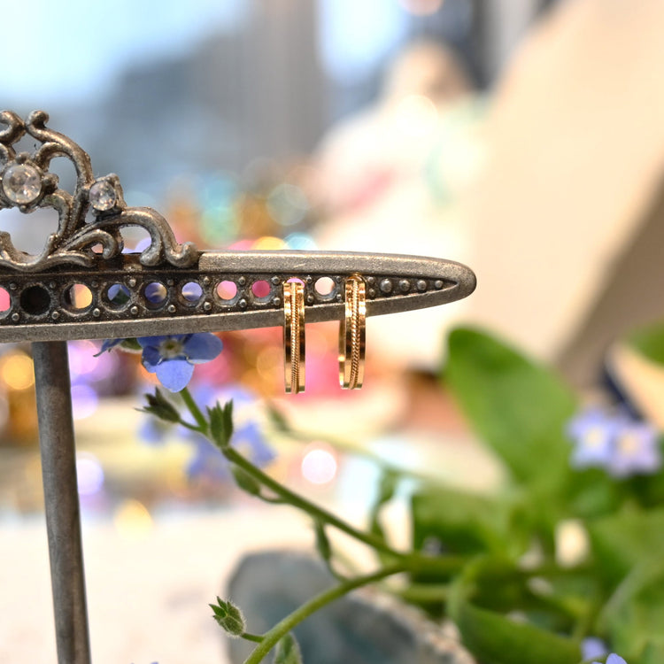 小さなフープイヤリング