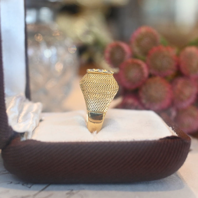 9石のダイヤモンドが輝くデザインリング