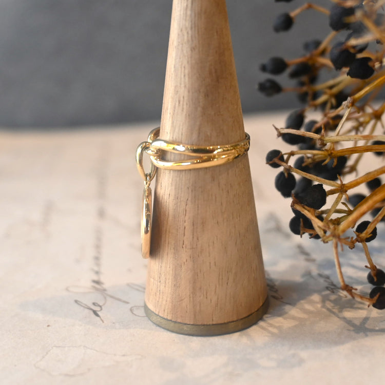 揺れるコインが可愛い リング