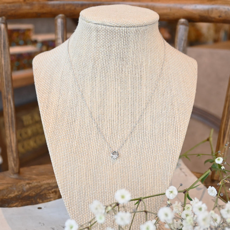 一粒ダイヤモンドが美しい ネックレス