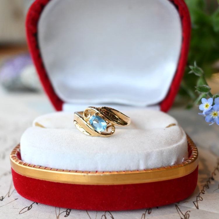 ロマンティックな アクアマリンリング