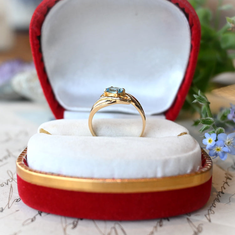 ロマンティックな アクアマリンリング