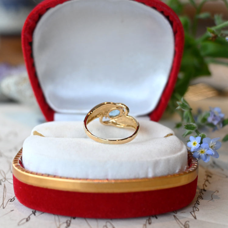 ロマンティックな アクアマリンリング