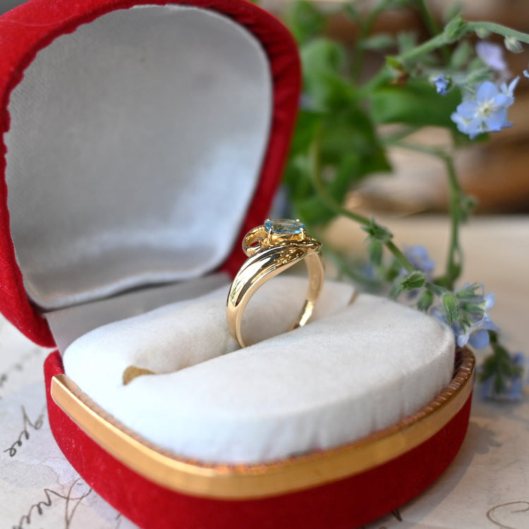 ロマンティックな アクアマリンリング