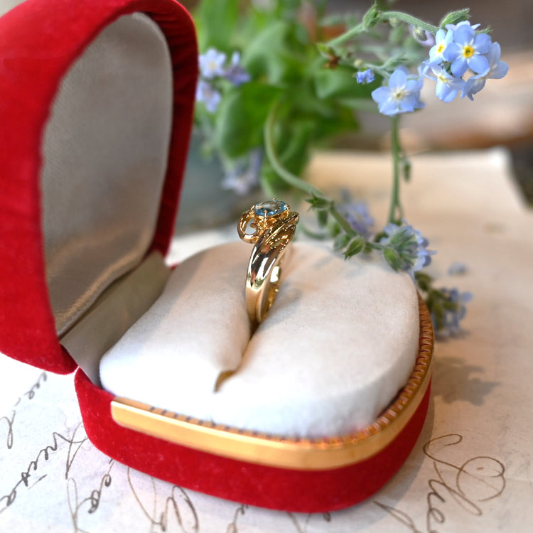 ロマンティックな アクアマリンリング