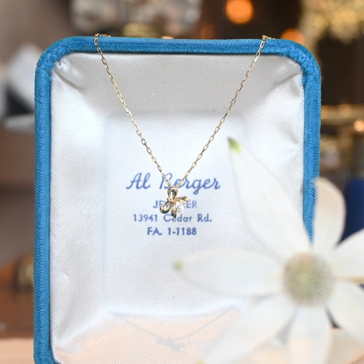 小さなリボントップが可愛らしい ネックレス