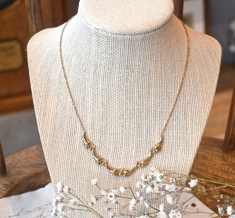 エレガントな デザインネックレス