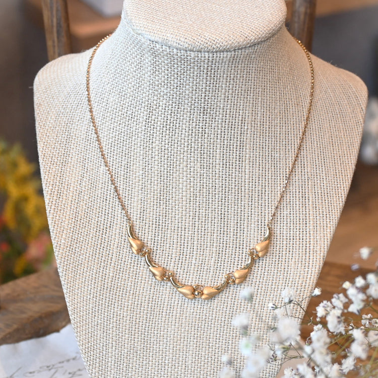 エレガントな デザインネックレス