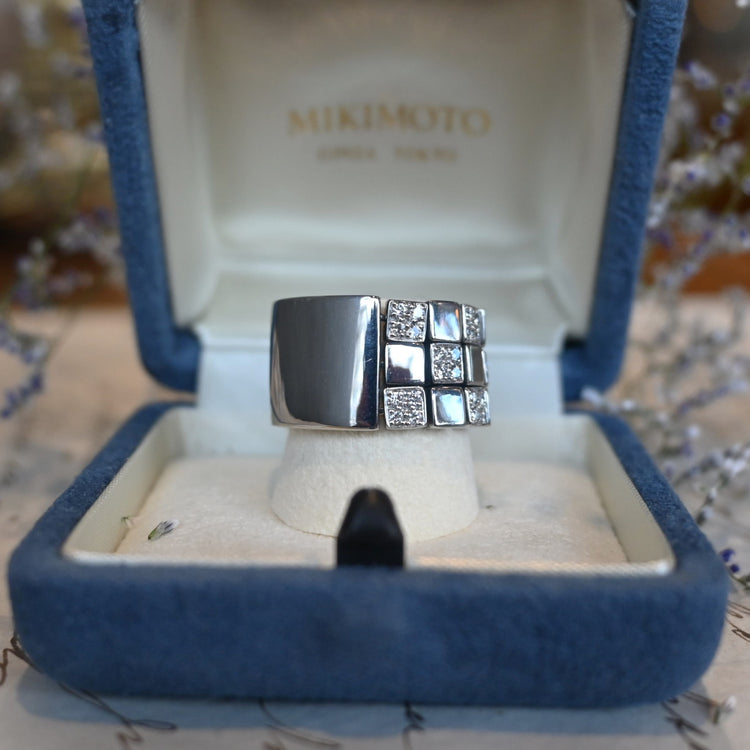 ゴージャスな RUGIADA ホワイトゴールドリング