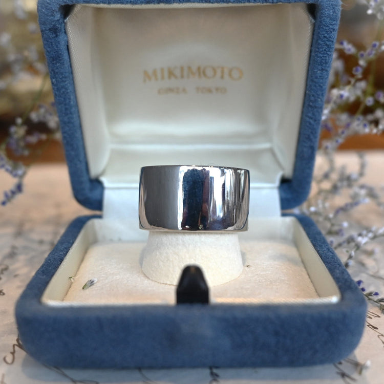 ゴージャスな RUGIADA ホワイトゴールドリング