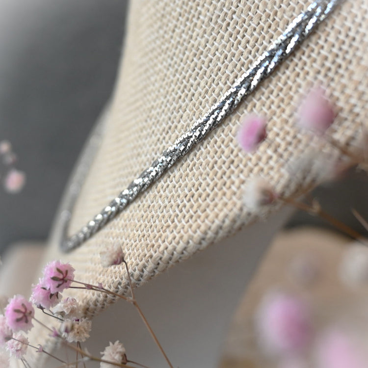 静謐な輝き プラチナネックレス