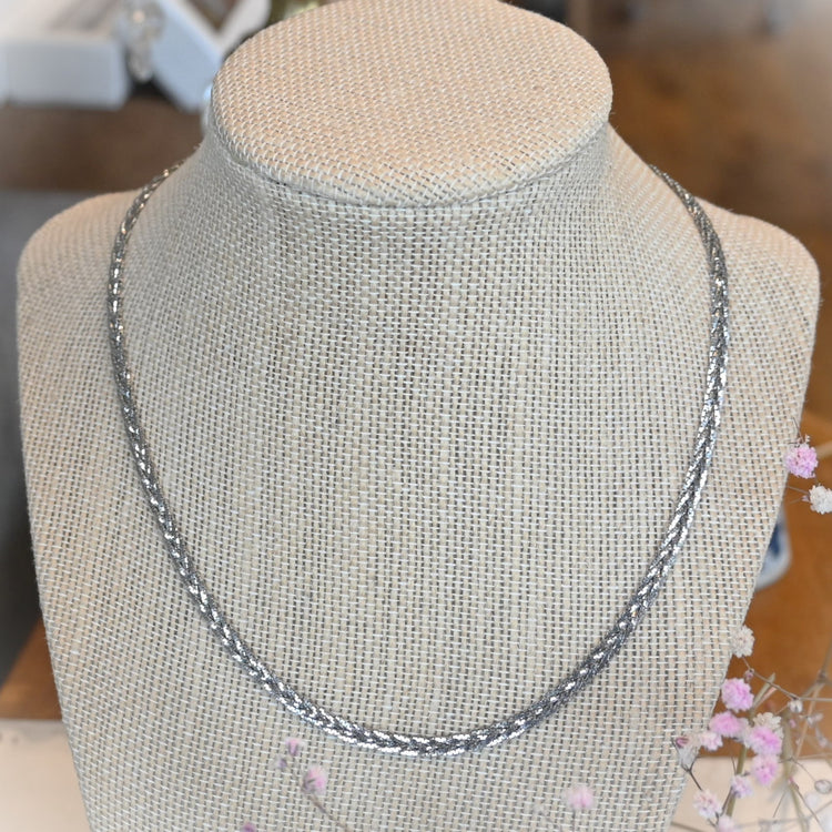 静謐な輝き プラチナネックレス