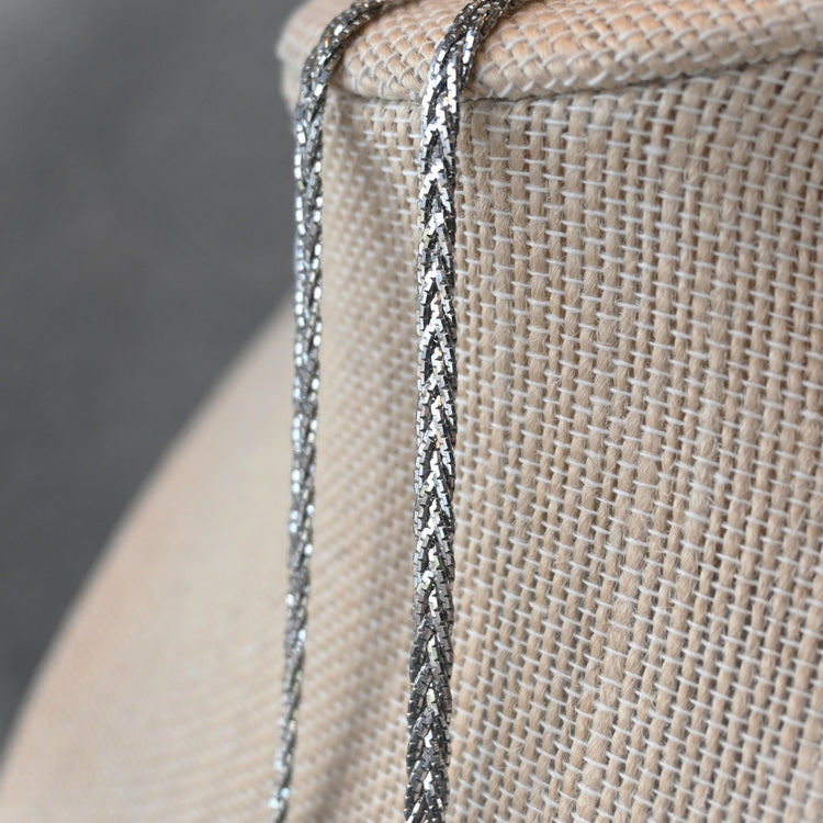 静謐な輝き プラチナネックレス