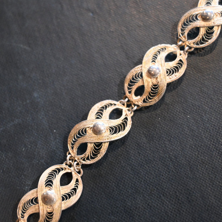 繊細な シルバーブレスレット