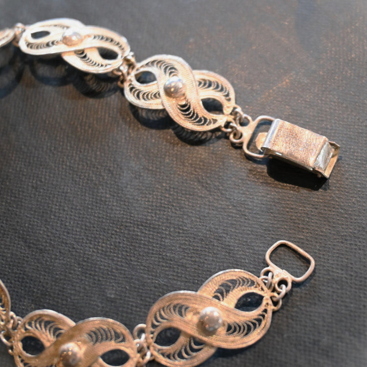 繊細な シルバーブレスレット