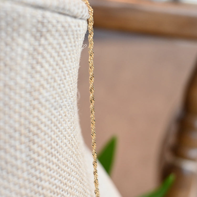 細かな煌きが美しい スクリューネックレス from ITALY