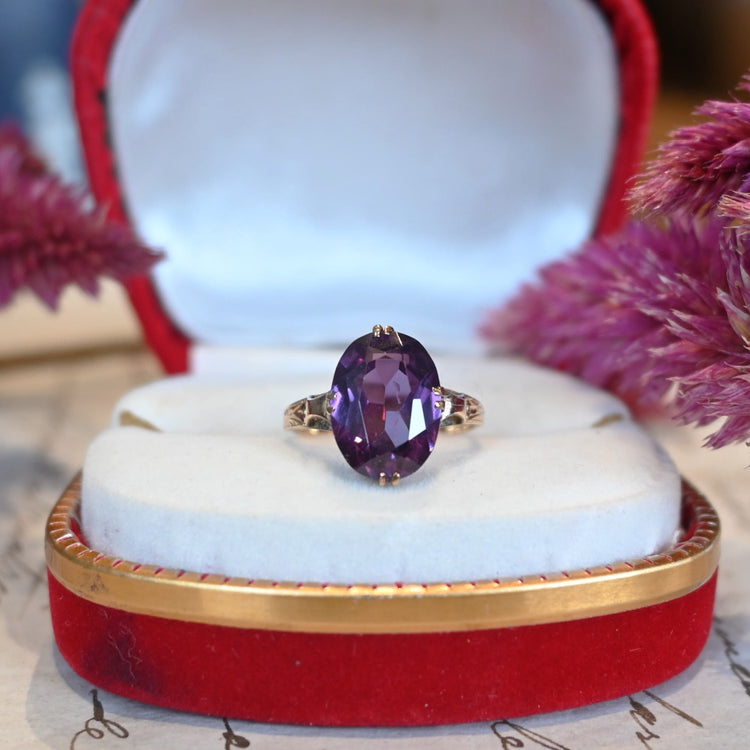 八角のテーブル面が美しい アメジストリング