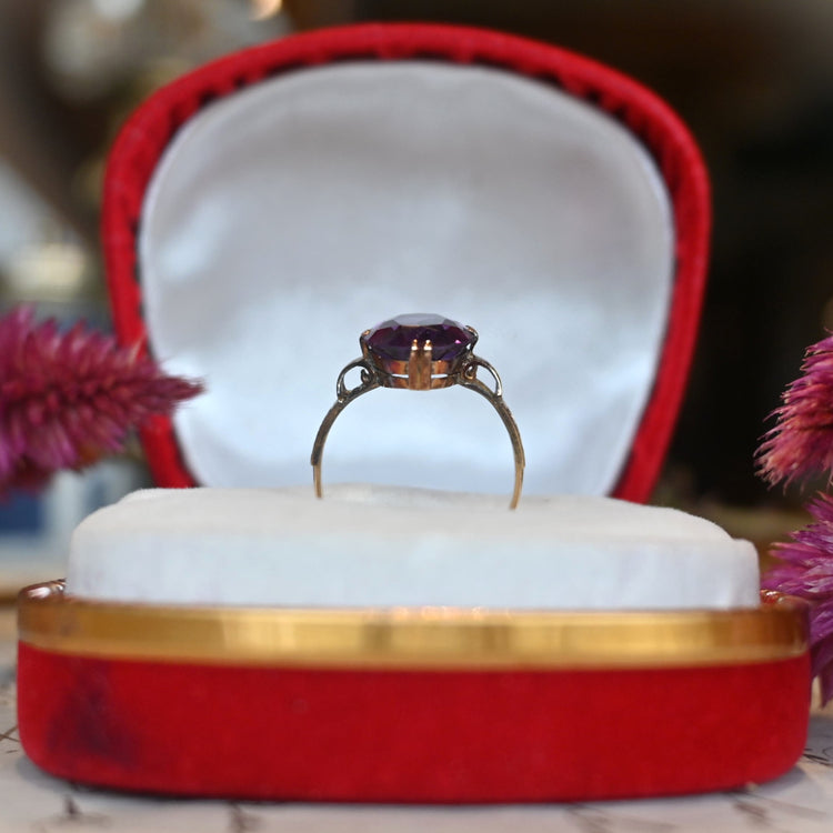 八角のテーブル面が美しい アメジストリング