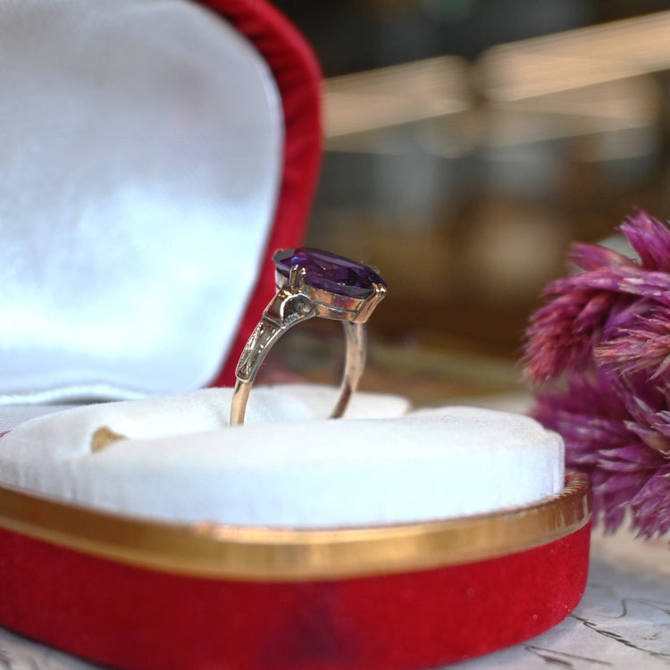 八角のテーブル面が美しい アメジストリング