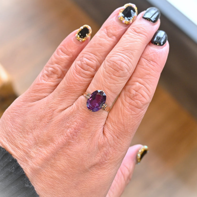 八角のテーブル面が美しい アメジストリング