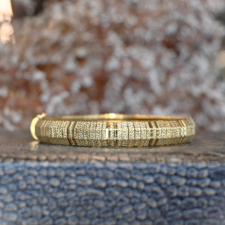 細かな煌きが上品なブレスレット