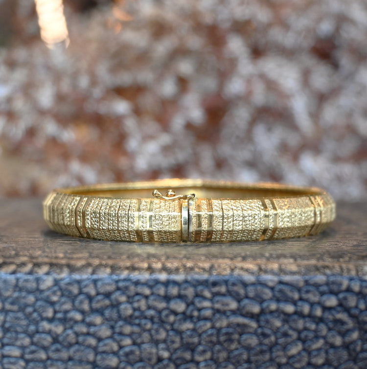 細かな煌きが上品なブレスレット