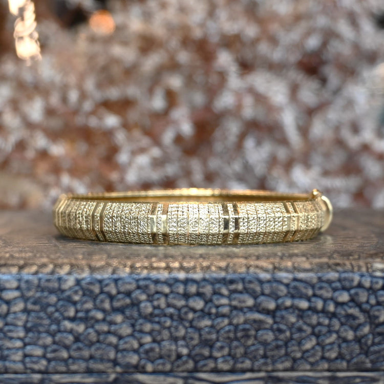 細かな煌きが上品なブレスレット