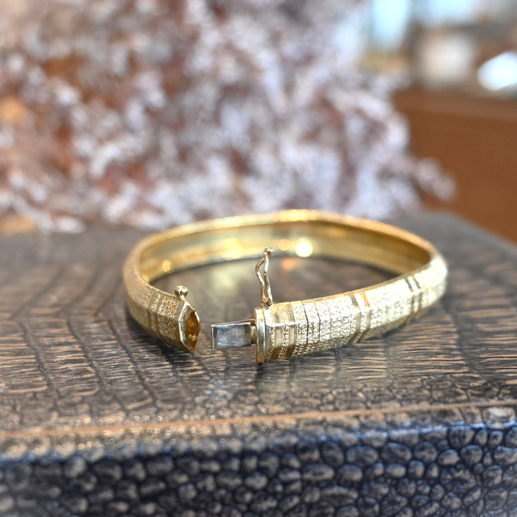 細かな煌きが上品なブレスレット