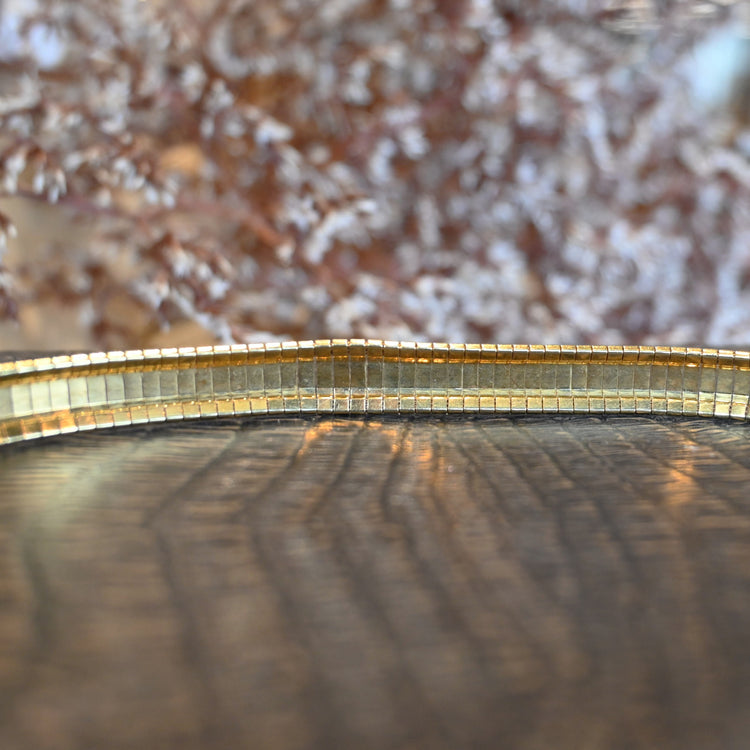 細かな煌きが上品なブレスレット