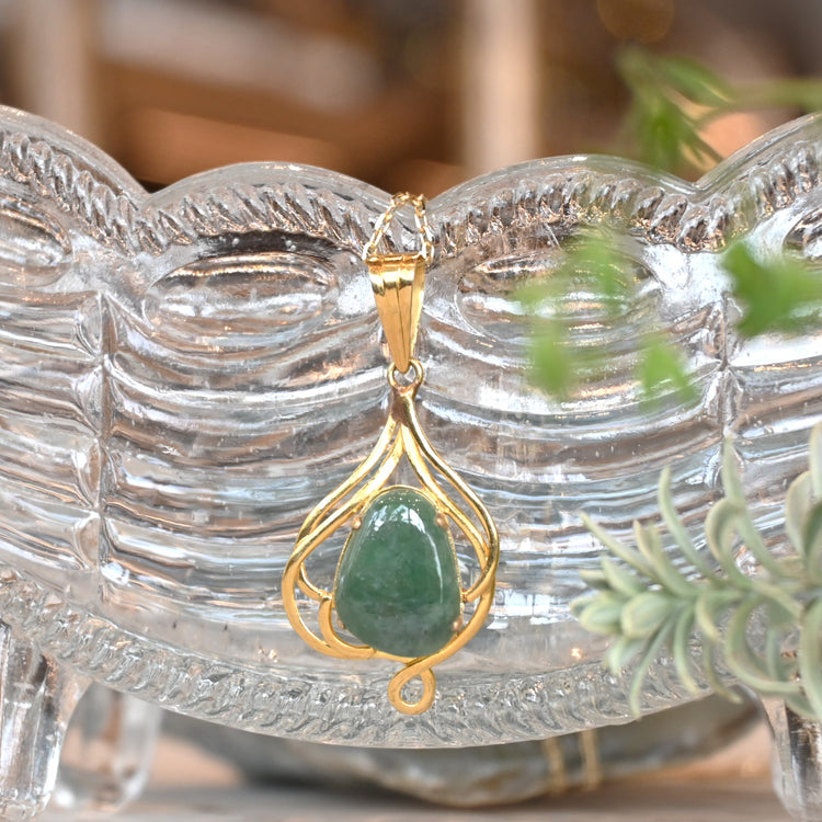 優雅な 翡翠トップ