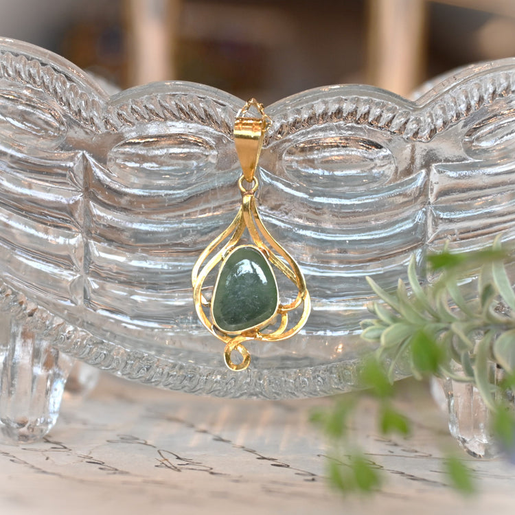 優雅な 翡翠トップ