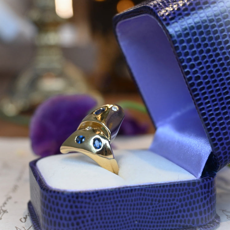 ユニークなサファイア デザインリング