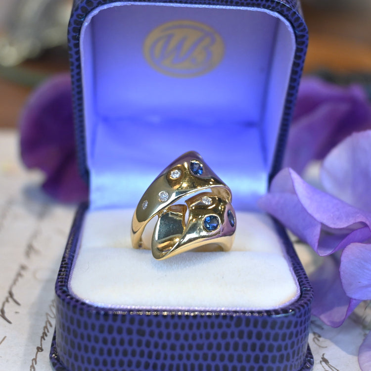 ユニークなサファイア デザインリング