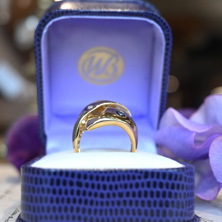 ユニークなサファイア デザインリング