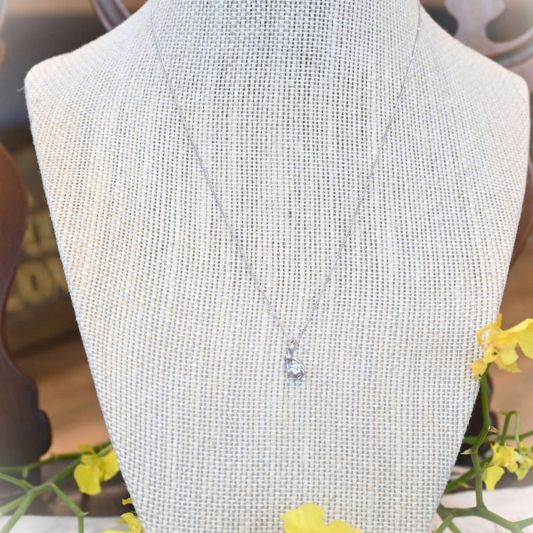 ダイヤモンドトップが美しい ネックレス