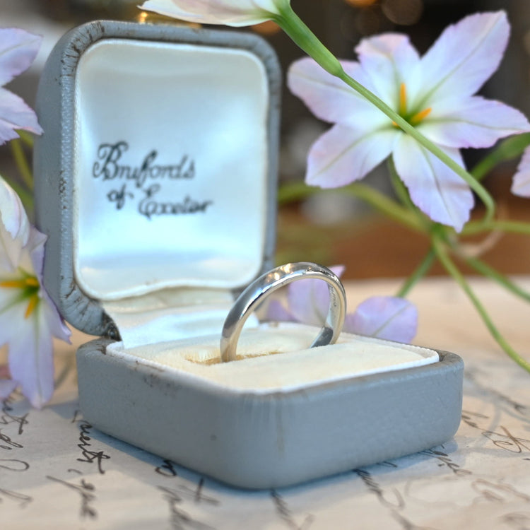 Tiffany シンプルなプラチナリング