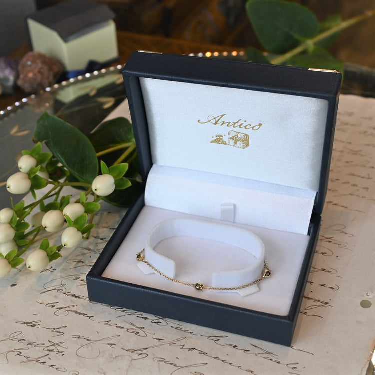 ほどよい存在感の ブレスレット