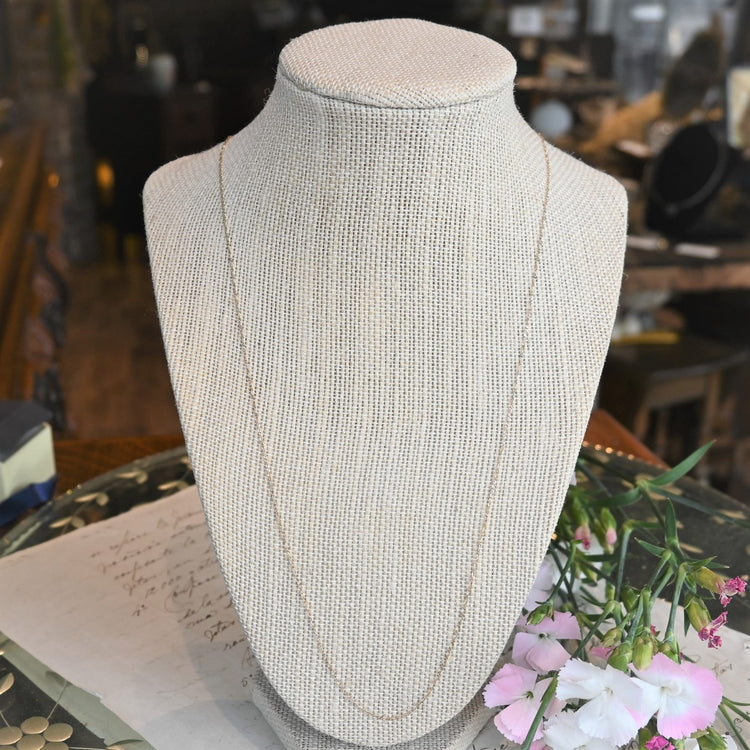 AGATHA 華奢な ロングネックレス