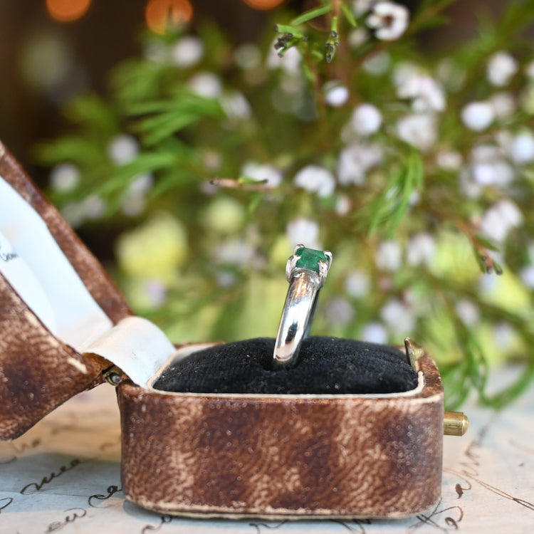 横留のエメラルド レトロなヴィンテージリング
