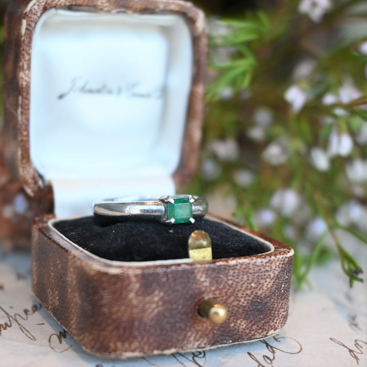 横留のエメラルド レトロなヴィンテージリング