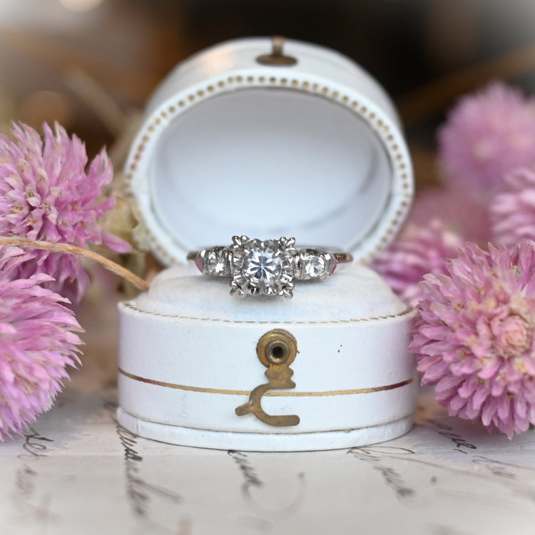 華やかなアクアマリンリング