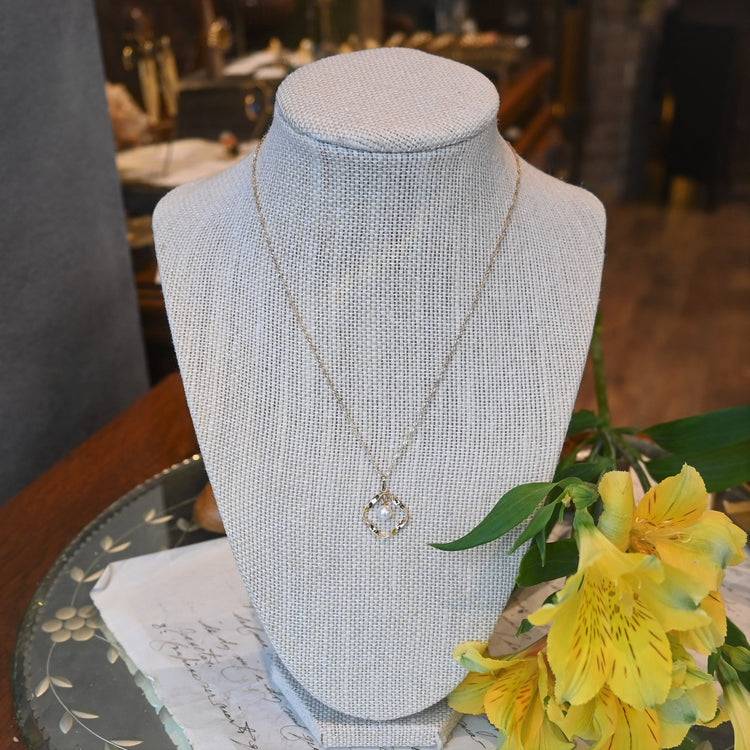 揺れるパールが可愛らしい ネックレス